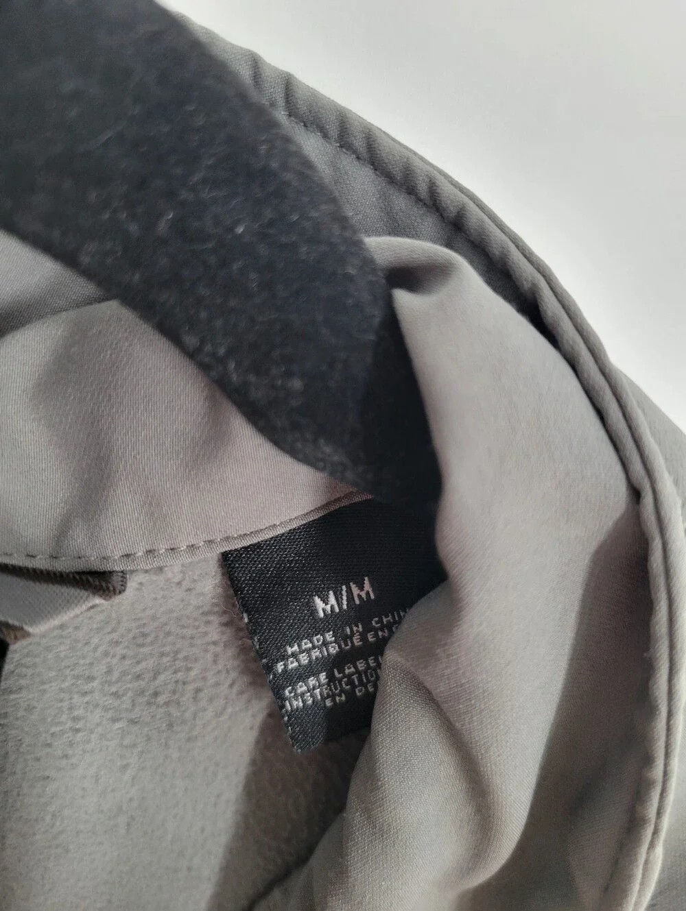 Marmot Men's Light Gray Softshell Vest with Zipper Pockets Size M
